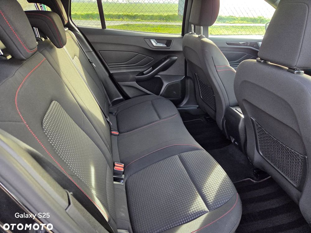 Ford Focus 1.0 EcoBoost Hybrid ST-LINE - 12