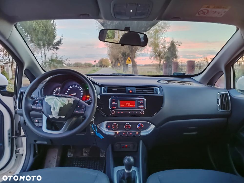 Kia Rio 1.2 M - 12