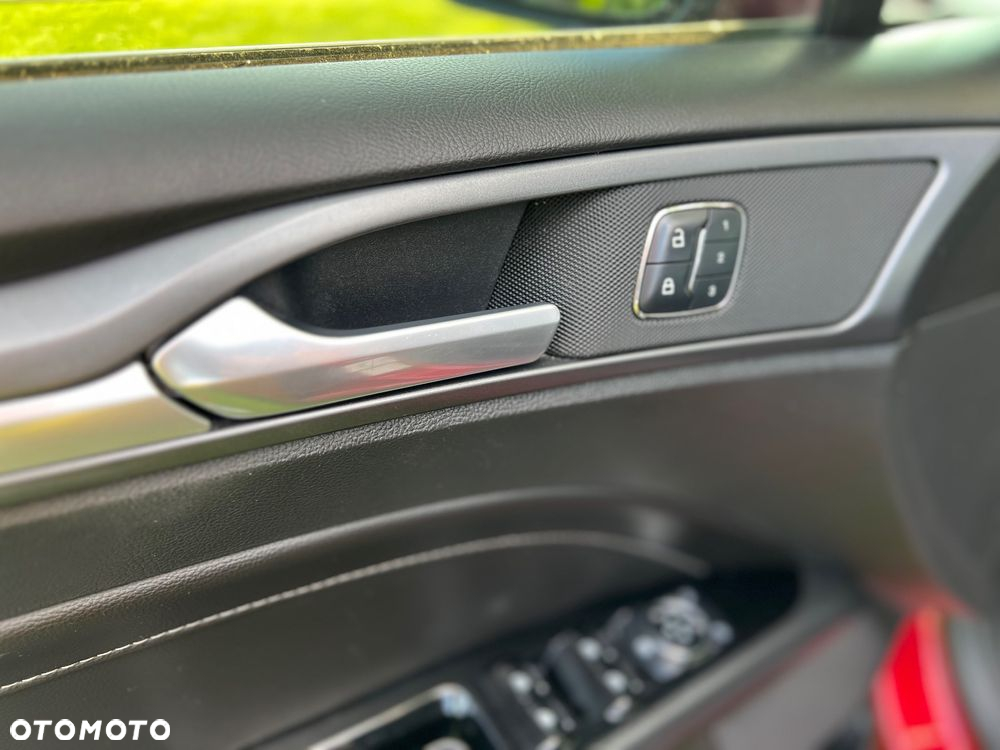 Ford Fusion 2.0 EcoBoost Titanium - 21