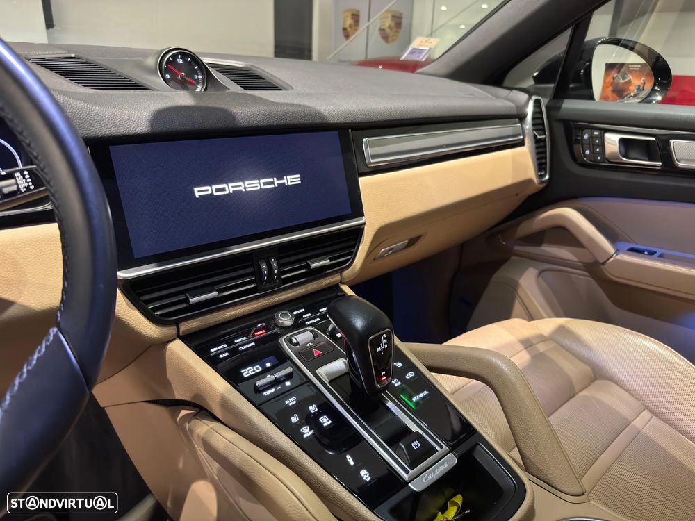 Porsche Cayenne Coupé E-Hybrid Platinum Edition - 25