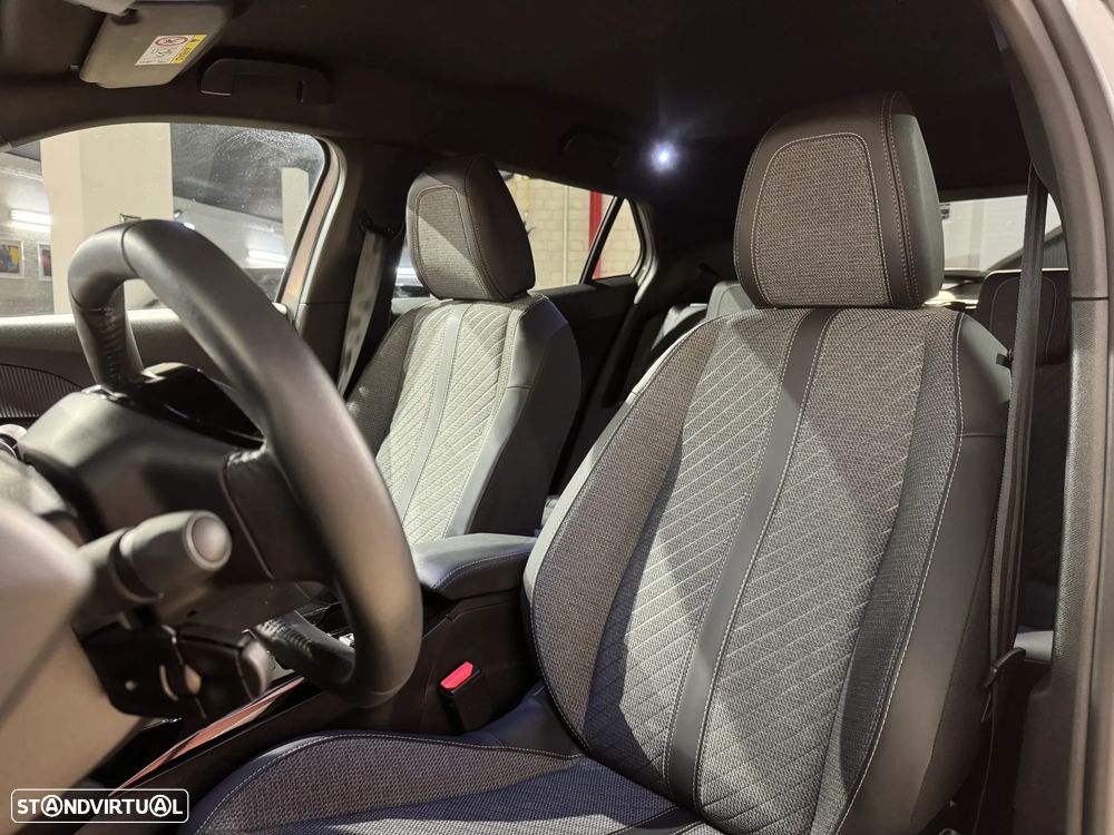 Peugeot 2008 1.2 Hybrid Allure e-DCS6 - 14