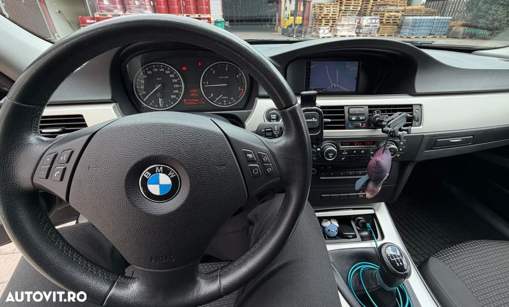 BMW Seria 3 320d EfficientDynamics Edition - 14