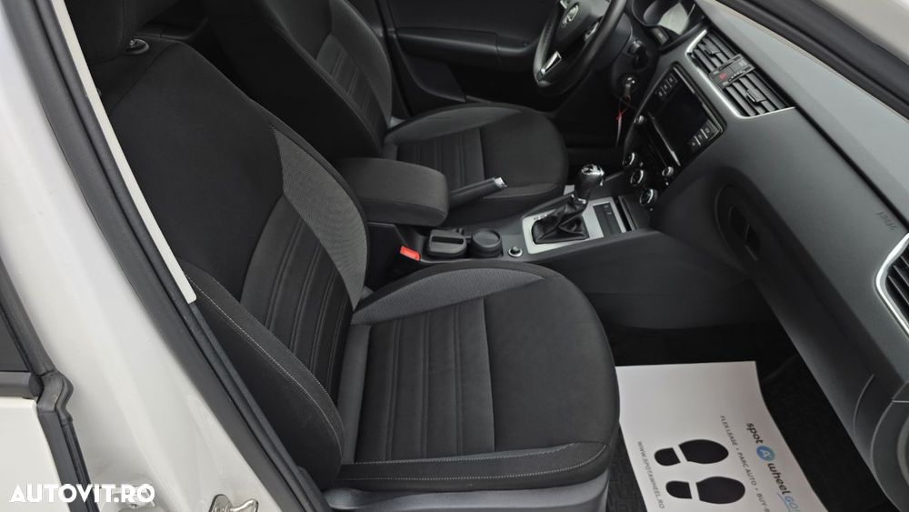 Skoda Octavia 1.6 TDI DSG Ambition - 19