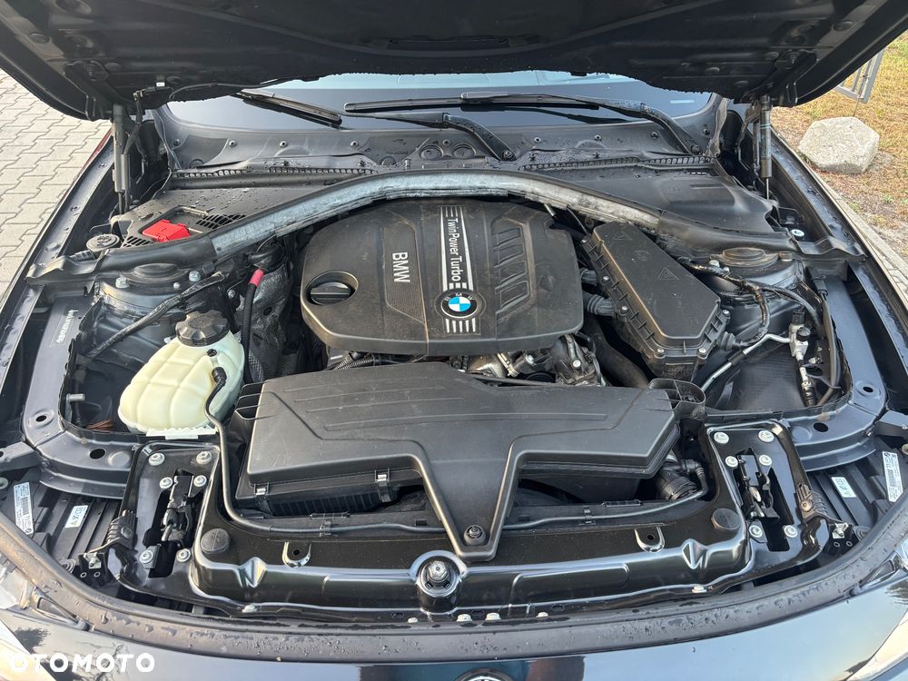 BMW Seria 3 318d Blue Performance Sport Line - 32