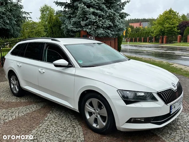 Skoda Superb Combi 2.0 TDI DSG Sportline - 3