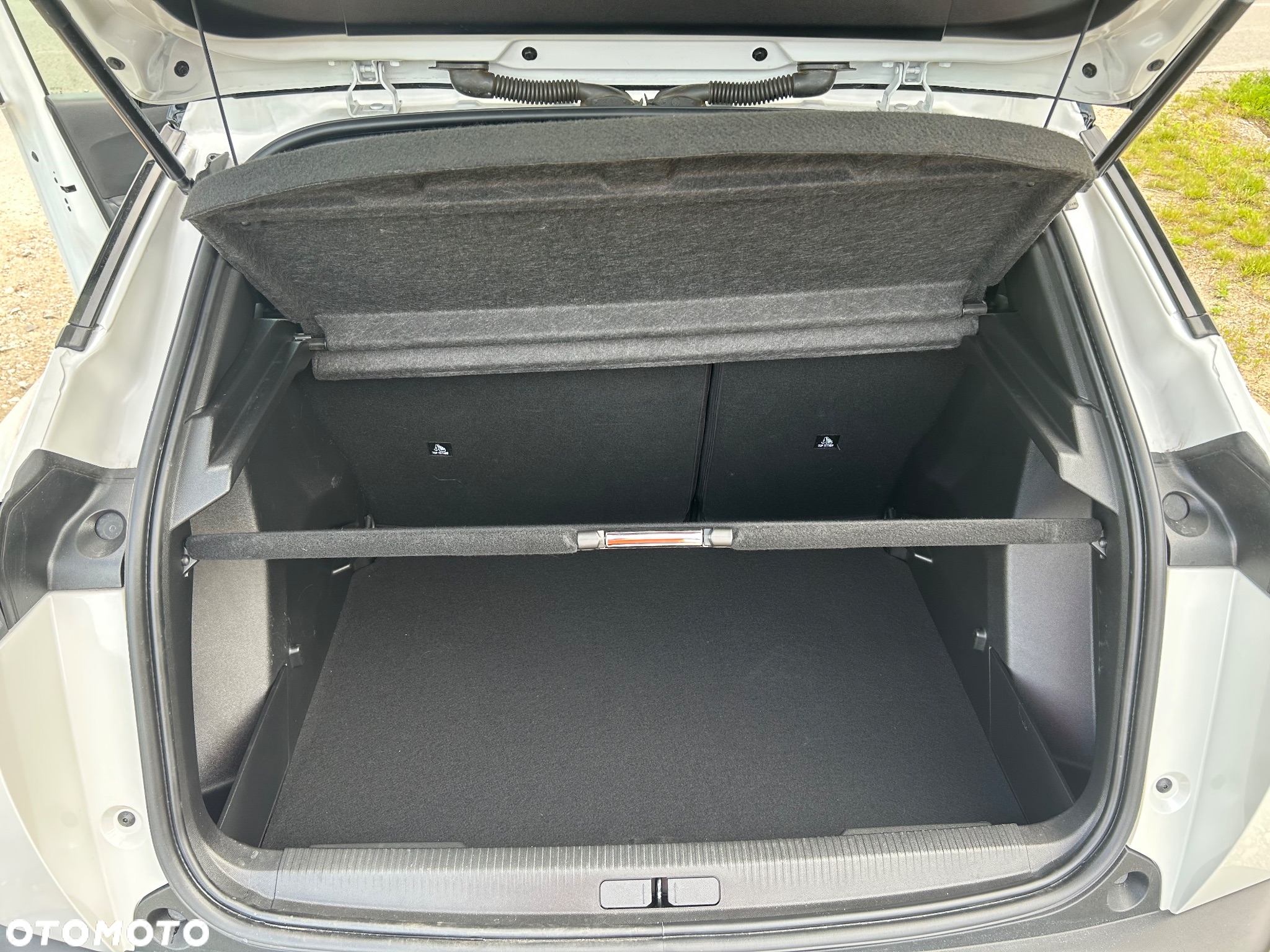 Peugeot 2008 1.2 PureTech Active Pack S&S EAT8 - 8