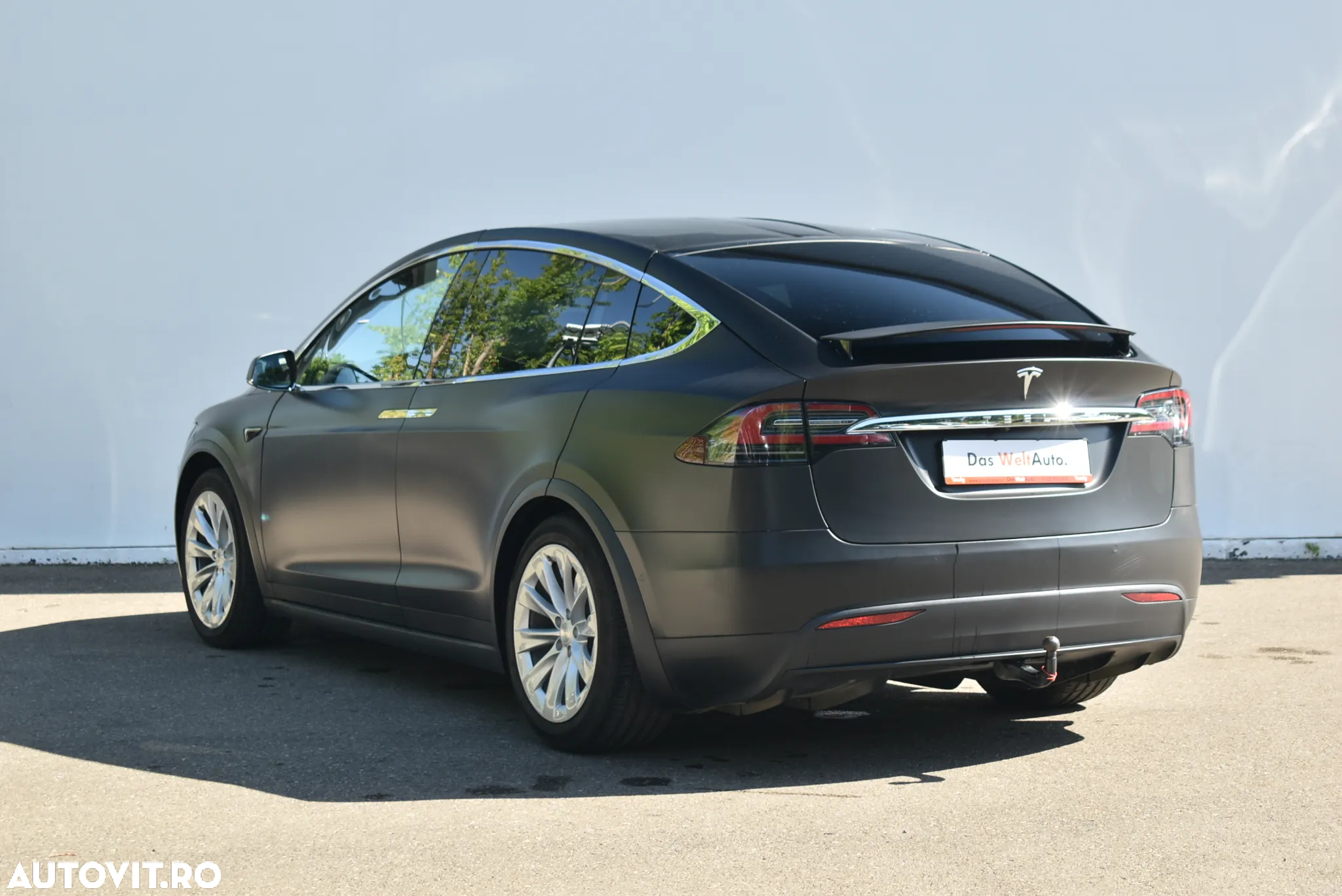 Tesla Model X - 3