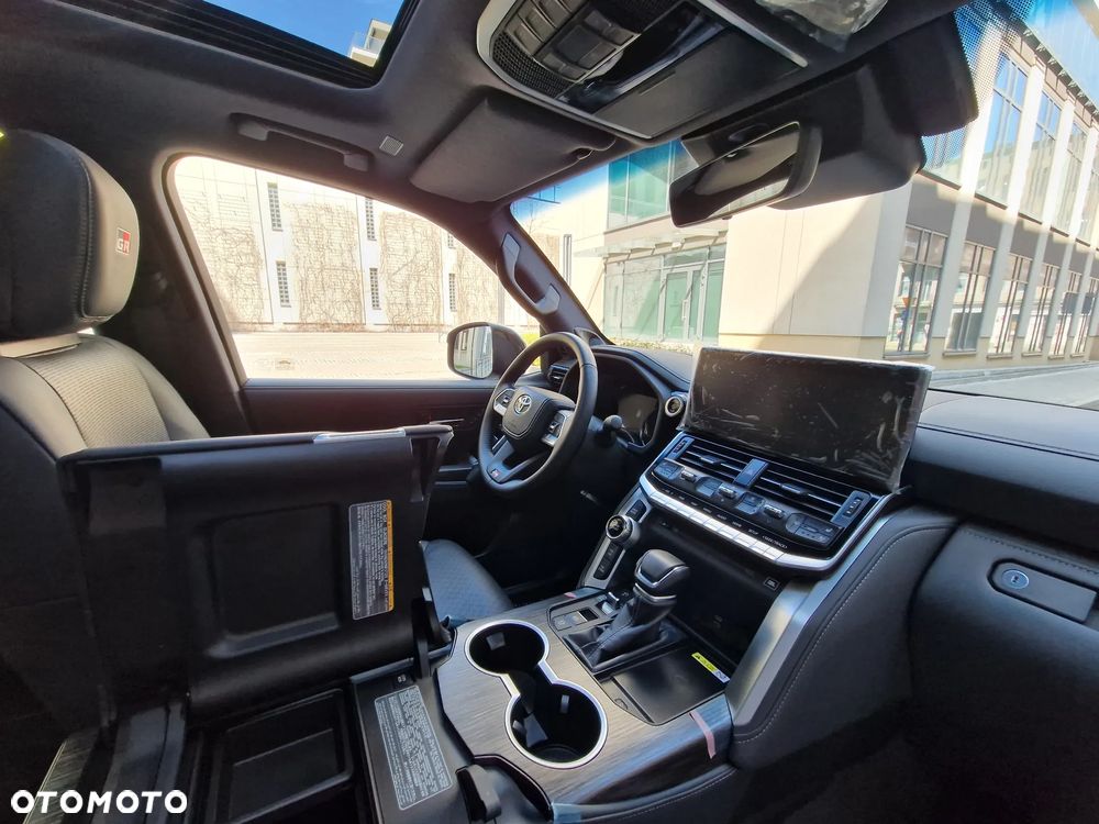 Toyota Land Cruiser - 28