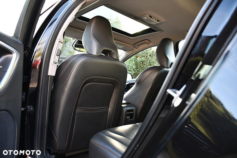 Volvo V60 Cross Country D4 Geartronic Summum - 20