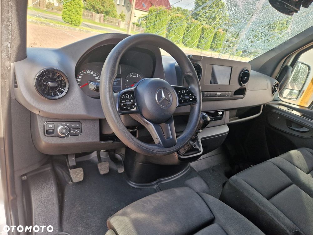 Mercedes-Benz Sprinter - 16