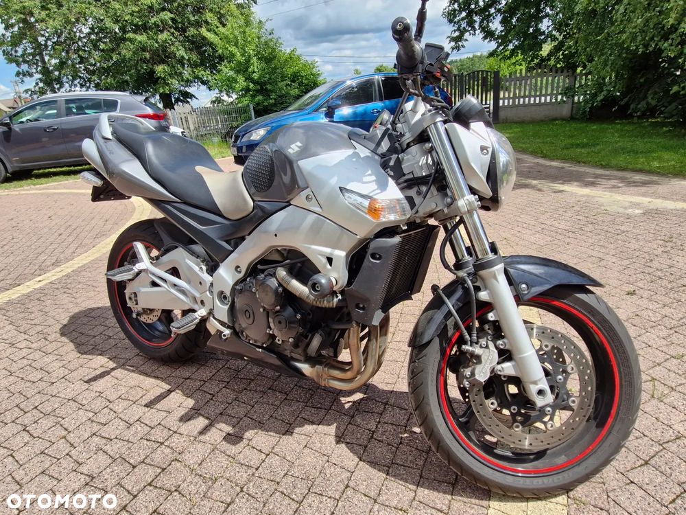 Suzuki GSR - 2