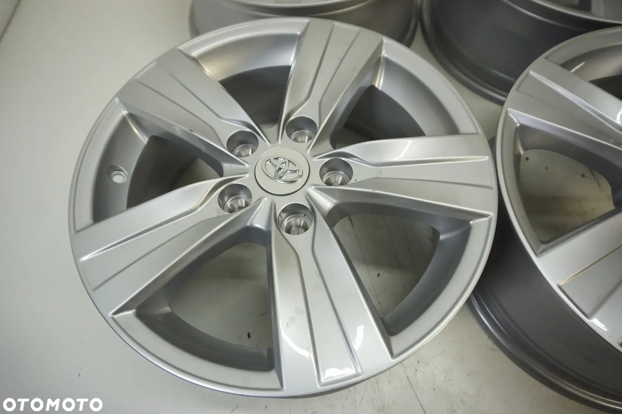 FELGI ALUMINIOWE 16 TOYOTA AURIS RAV 4 CAMRY 4 AVENSIS YARIS CROSS COROLLA  CH R 5X114,3 - 8
