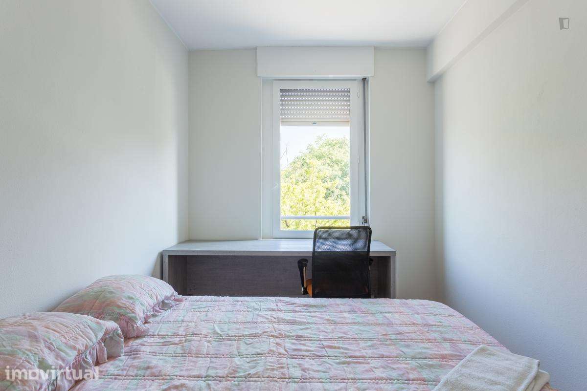 Quarto - localizado em Paranhos Porto - Grande imagem: 2/17
