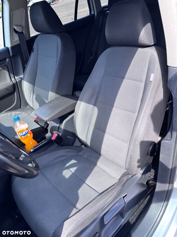 Volkswagen Jetta - 12