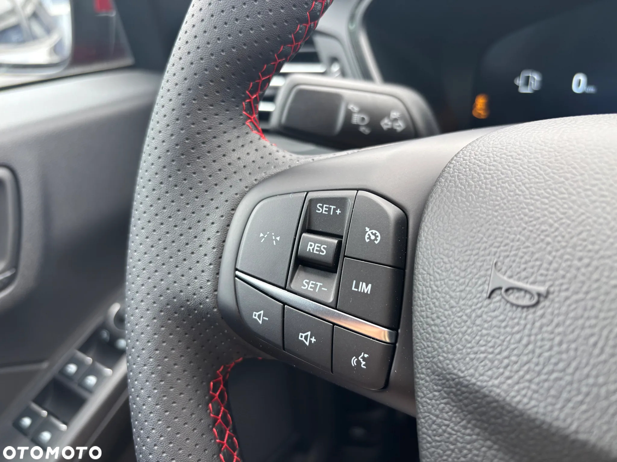 Ford Kuga 1.5 EcoBoost FWD ST-Line - 27