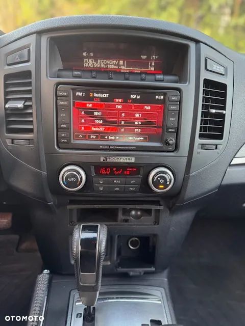 Mitsubishi Pajero - 13