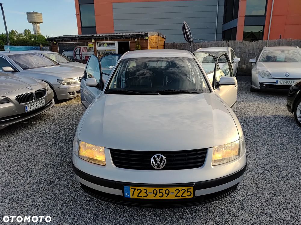 Volkswagen Passat 1.8 - 35