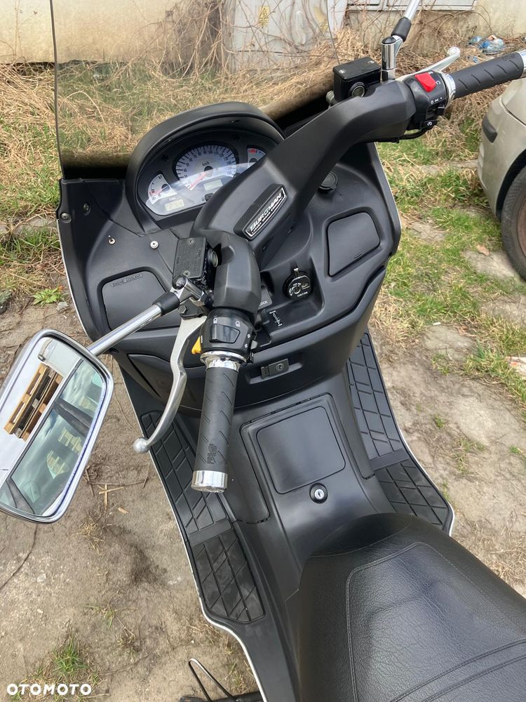 Suzuki Burgman - 6
