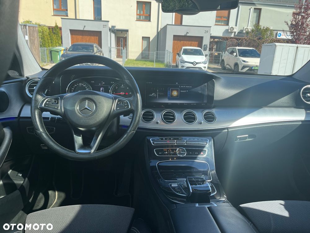 Mercedes-Benz Klasa E 220 d 4-Matic 9G-TRONIC - 8