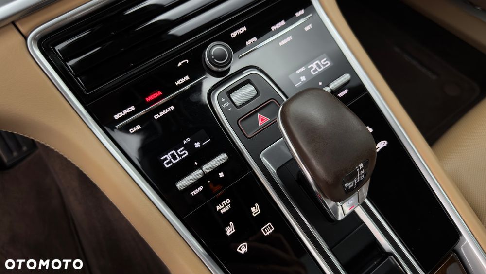 Porsche Panamera 4S - 24