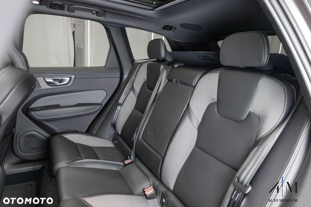 Volvo XC 60 B5 D AWD Ultimate Dark - 34