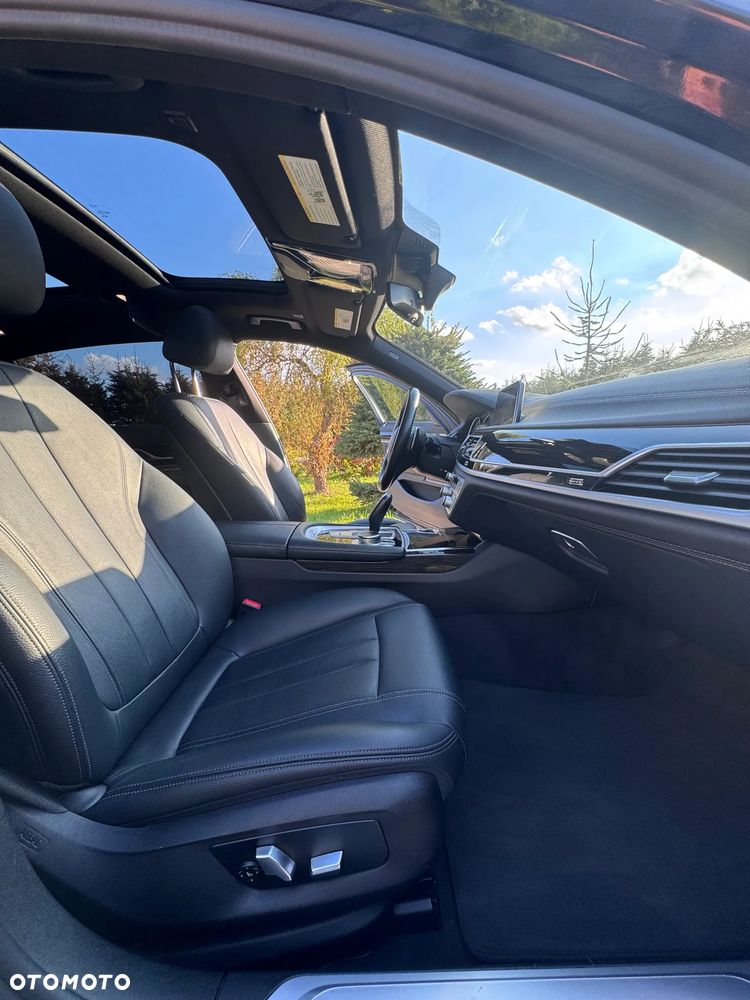 BMW Seria 7 740i - 34