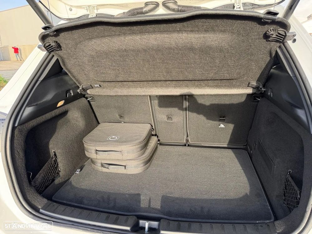 Mercedes-Benz GLA 250 e AMG Line - 12