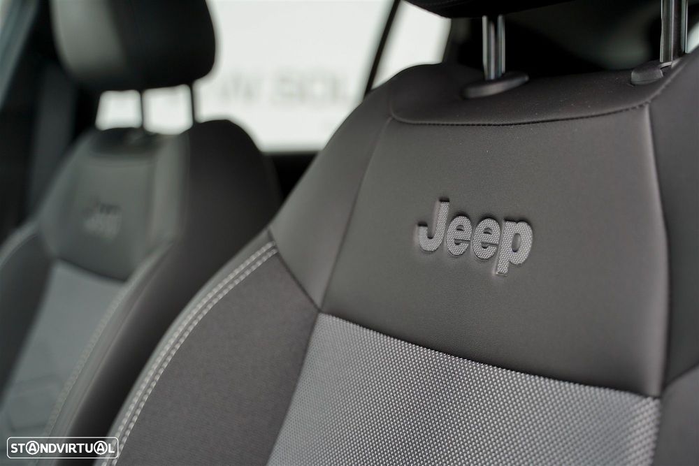 Jeep Avenger 1.2 GSE T3 Summit - 29