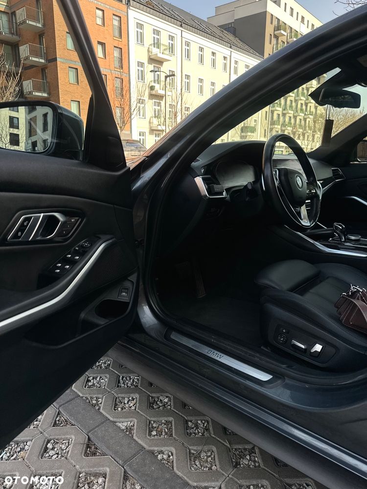 BMW Seria 3 330i xDrive - 14