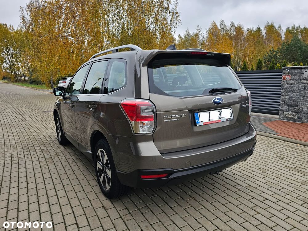 Subaru Forester 2.0 i Exclusive Lineartronic - 24