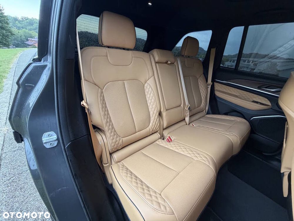 Jeep Grand Cherokee - 28