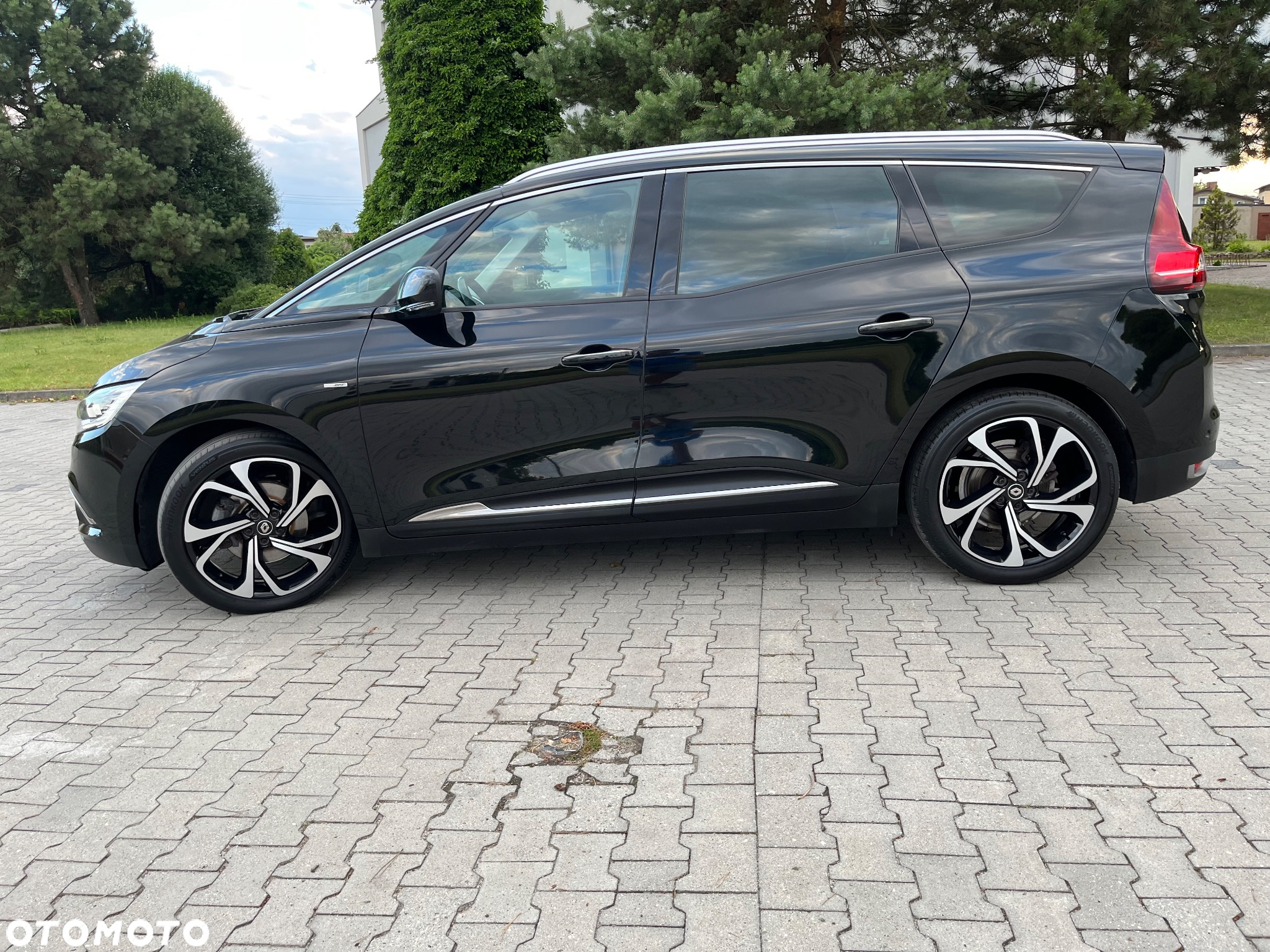 Renault Grand Scenic - 32