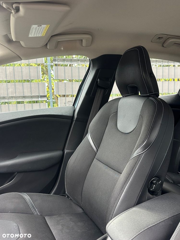 Volvo V40 D2 Momentum - 17