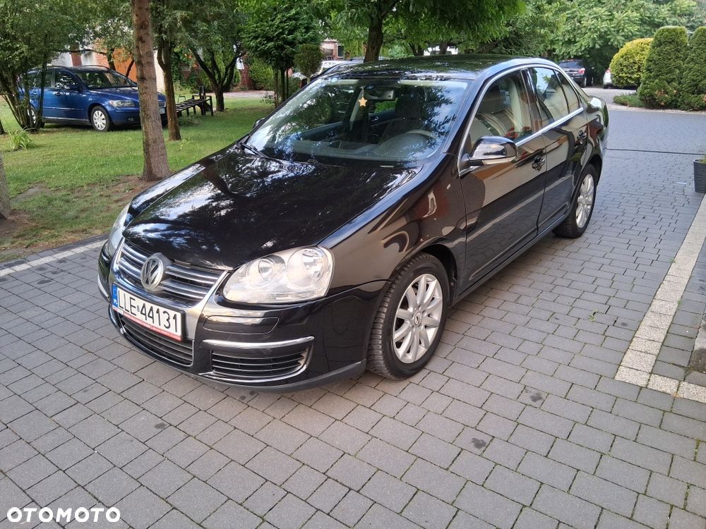 Volkswagen Jetta - 2