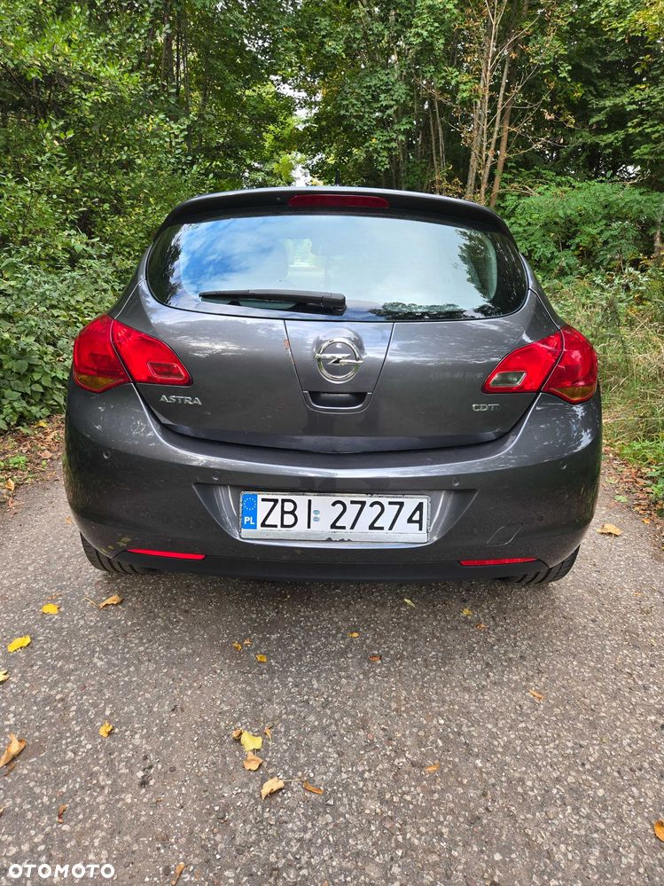 Opel Astra 2010 photo 4