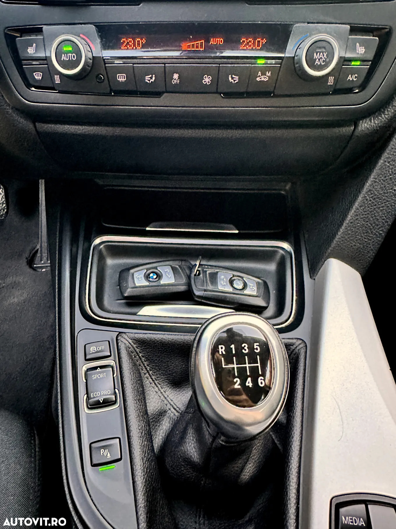 BMW Seria 3 318d Touring - 15