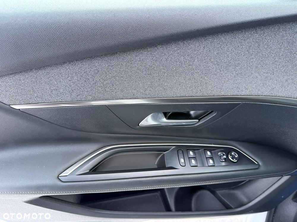 Peugeot 3008 1.6 PureTech Hybrid PHEV Allure S&S EAT8 - 21