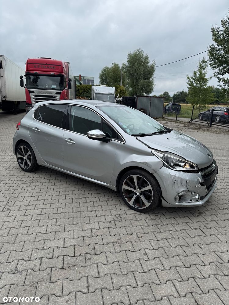 Peugeot 208 1.2 PureTech GPF Signature S&S - 6