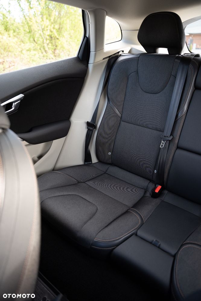 Volvo V40 D4 Geartronic Momentum - 19