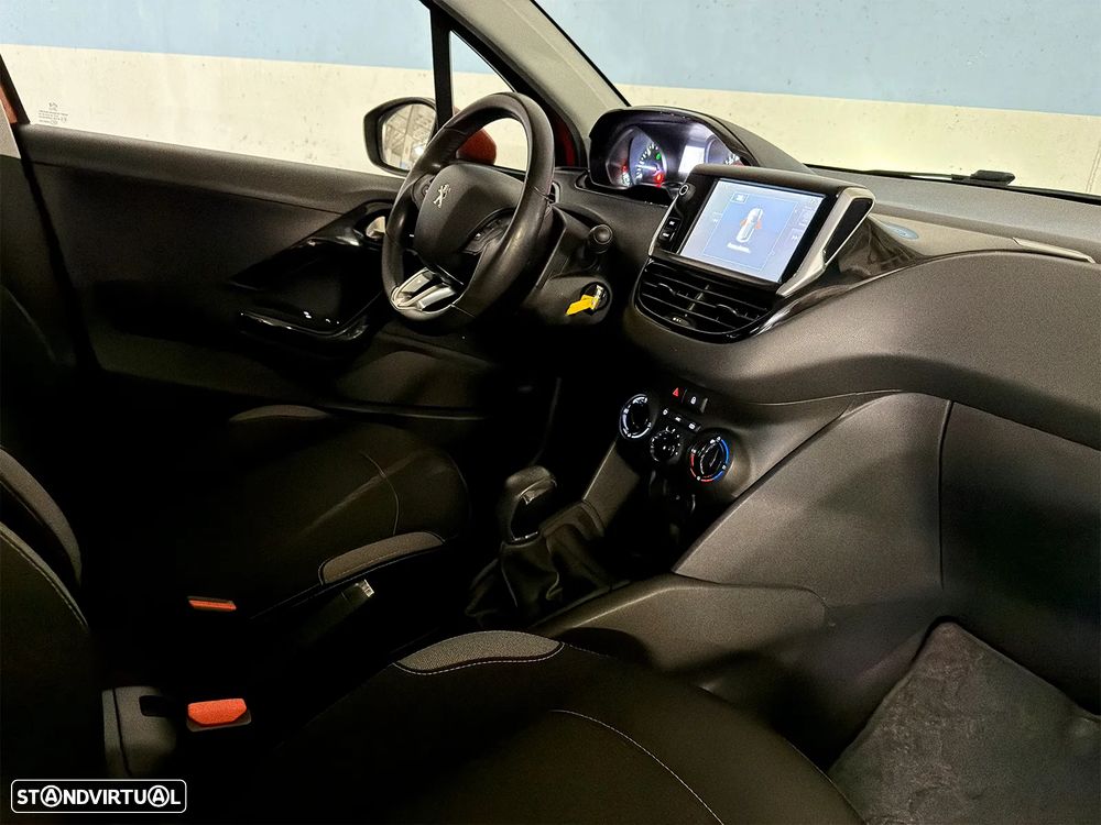 Peugeot 208 1.2 VTi SE Style - 6