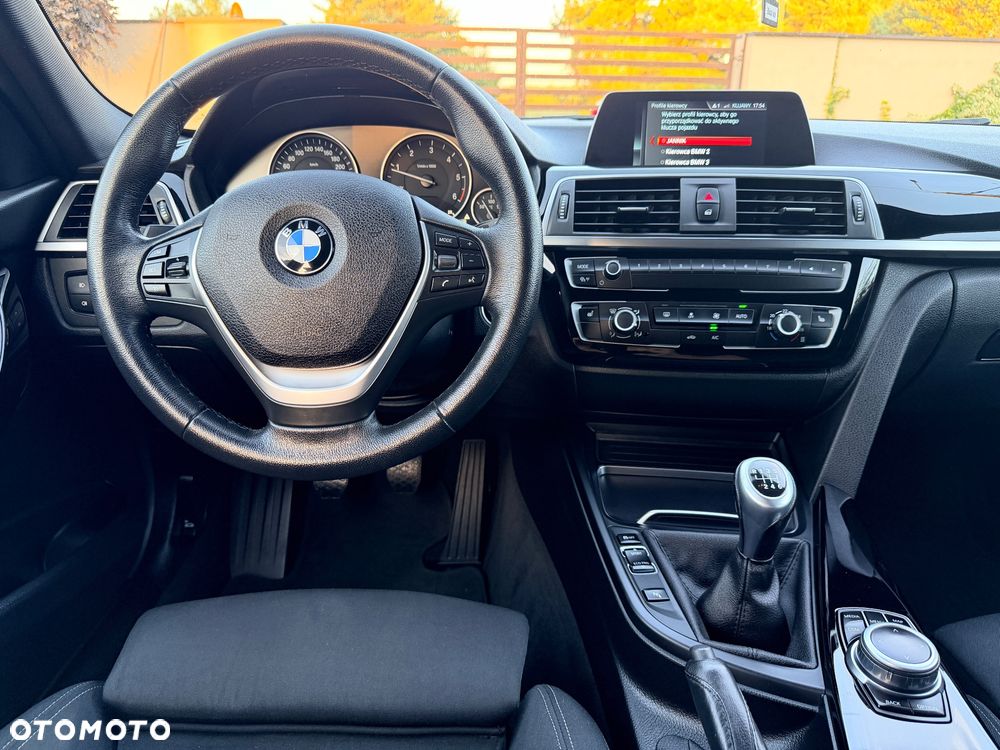 BMW Seria 3 318d Sport Line - 22