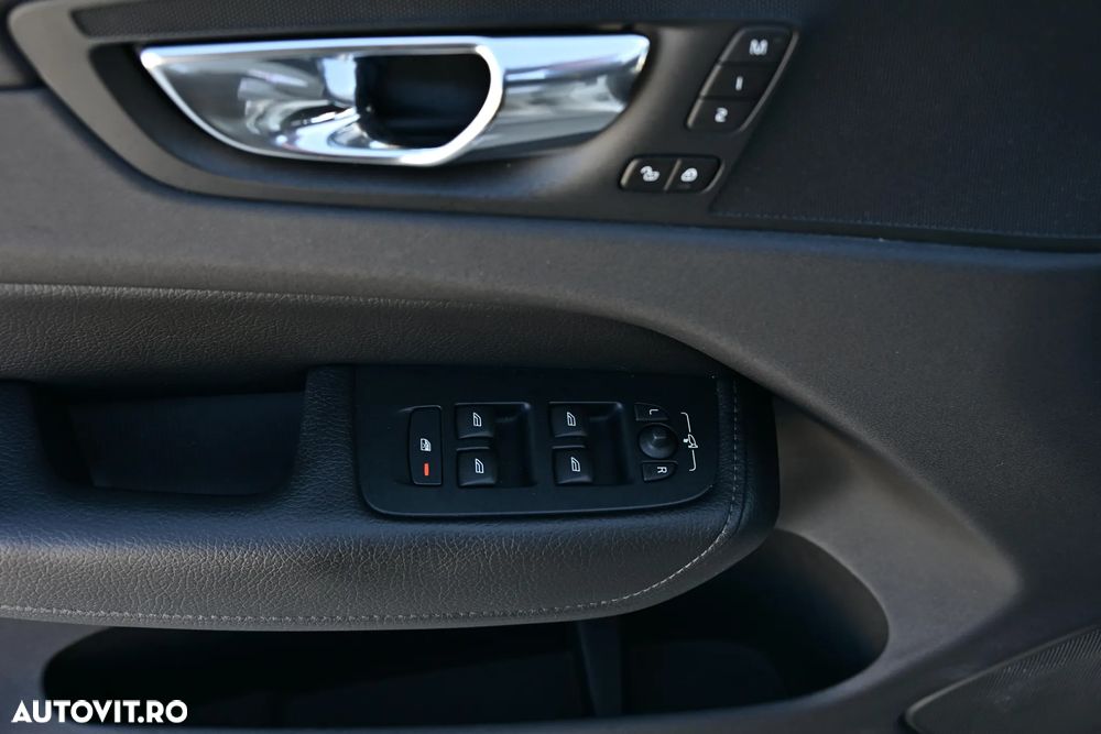 Volvo XC 60 D5 AWD Geartronic Inscription - 32