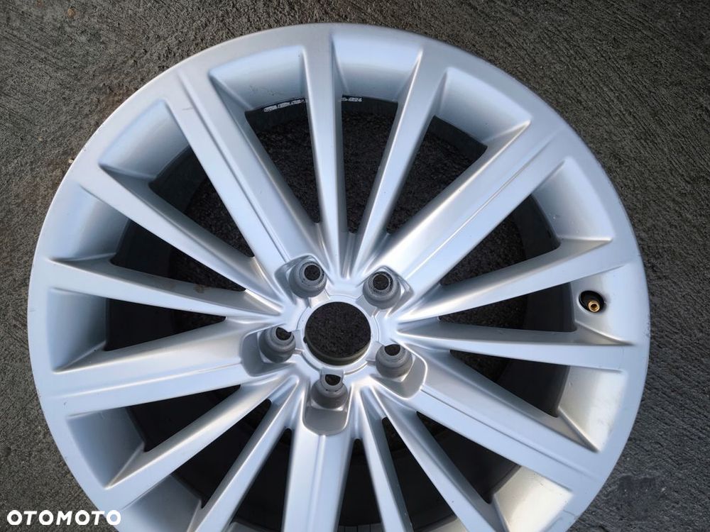 FELGA ALUMINIOWA AUDI VW SEAT SKODA 8.5J R18 ET29 8F0601025A Z*9* OK - 8