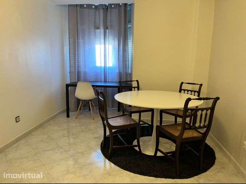 Apartamento T1 MOBILADO para arrendamento no Feijó - Grande imagem: 4/7