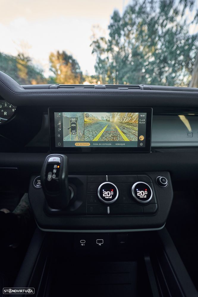 Land Rover Defender 110 P400e SE - 34