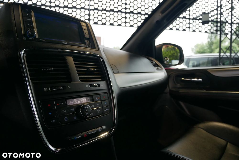 Dodge Grand Caravan - 22
