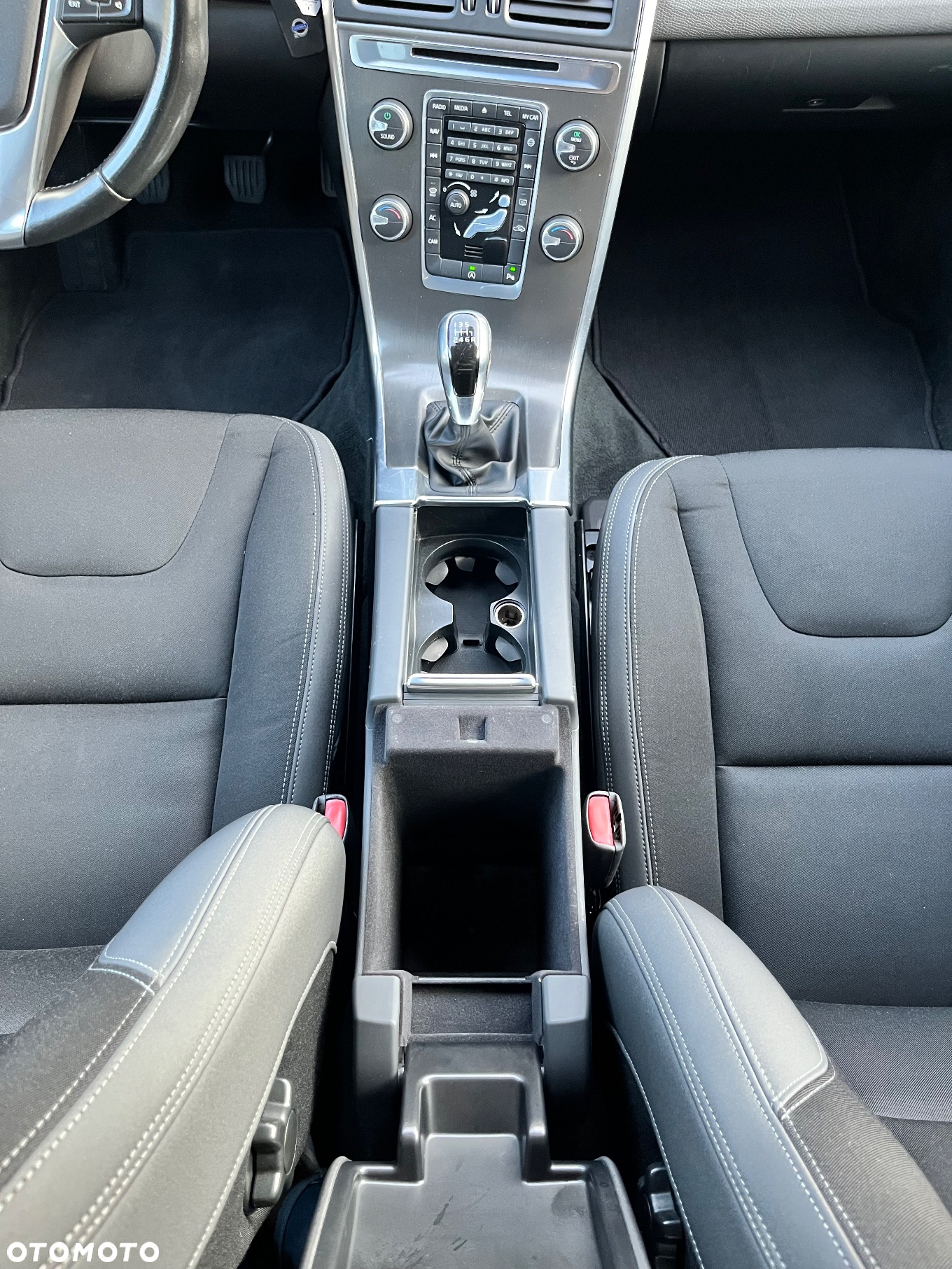 Volvo XC 60 D4 Momentum - 28