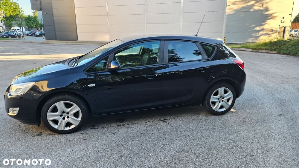 Opel Astra 1.4 Turbo 150 Jahre - 15