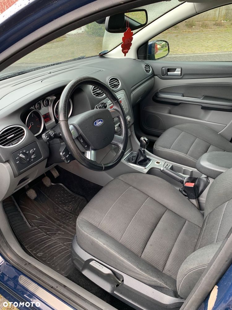 Ford Focus 1.6 TDCi Ambiente DPF - 11