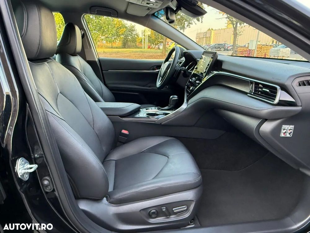 Toyota Camry - 17